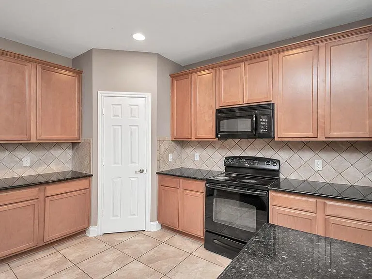 1914 Lenora Ct — Photo 19