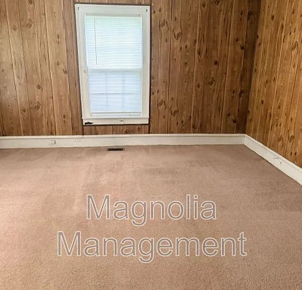 1316 S Chestnut St — Photo 3