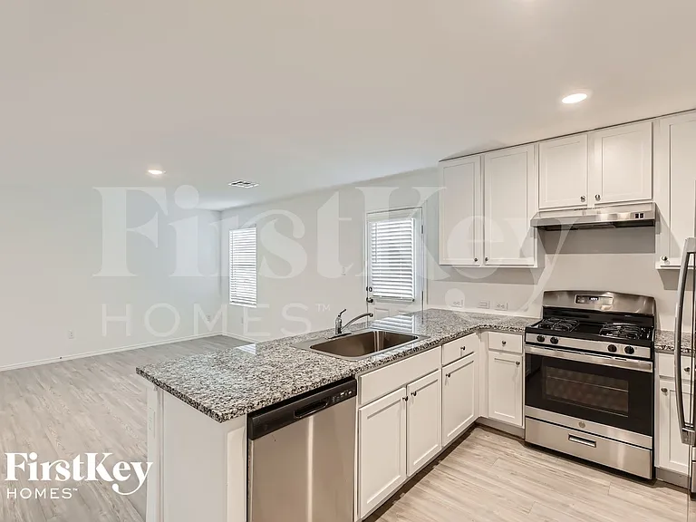 1335 White Willow — Photo 14