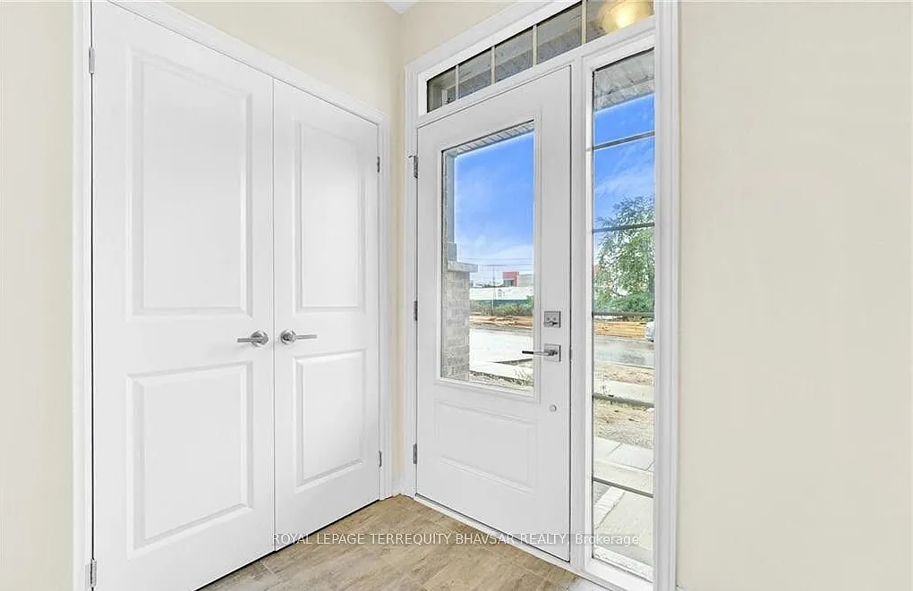 3 bed, $2,695 — Photo 2