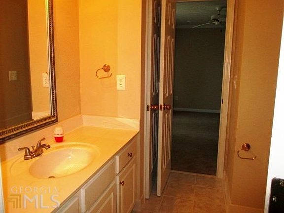 4th image of 817 Deerwood Dr