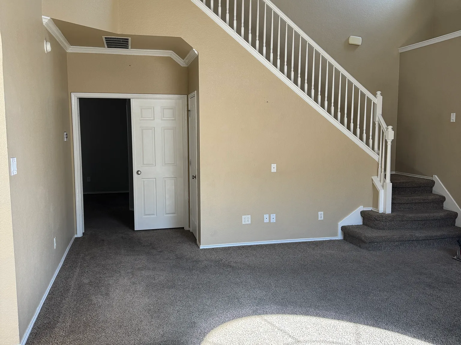 3 bed, 2.5 bath, 2253 sqft, $1,650 — Photo 4