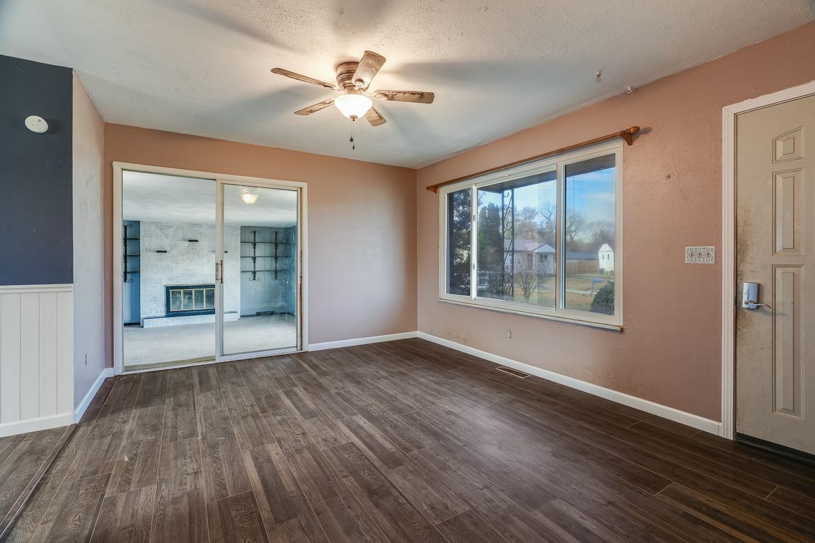 next background image