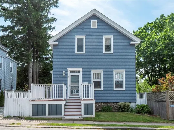 8 Prescott Hall Rd, Newport, RI 02840