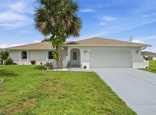 417 Trafalgar Pkwy, Cape Coral, FL 33991