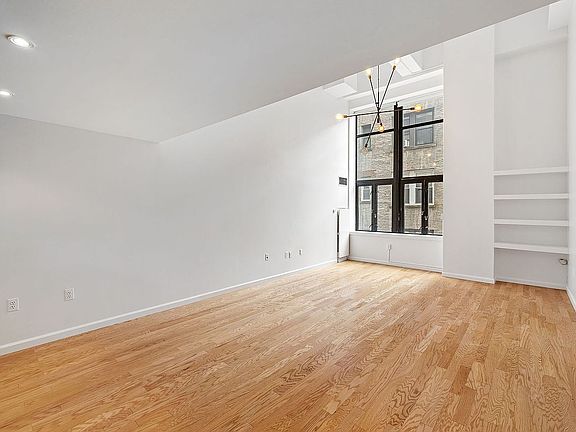 4th image of 135 W 70th St APT 2D