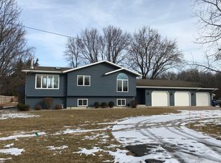 122 Klompen Ct, Neenah, WI 54956