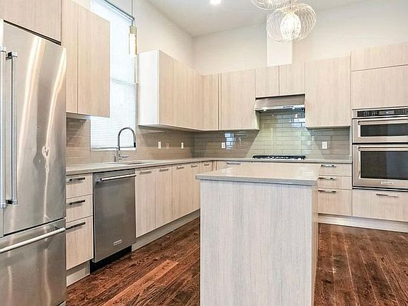 4th image of 641 Philip St Unit 641