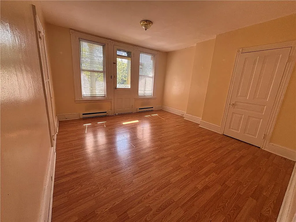 2 bed, 1.0 bath, 650 sqft, $995 — Photo 3
