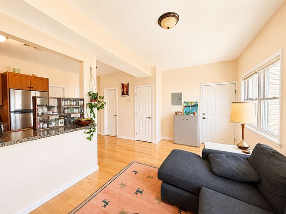 2nd image of 110 Eagle St #2