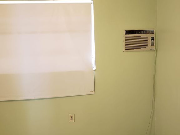3rd image of 1080 NE 129th St