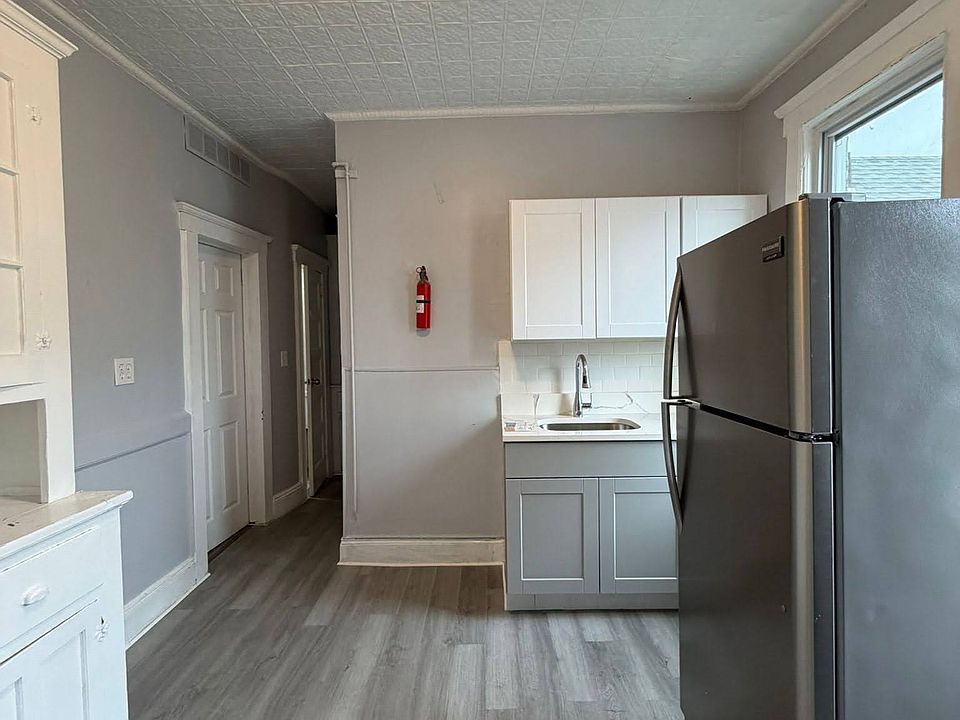 1st image of 18 Vreeland Ave APT 6