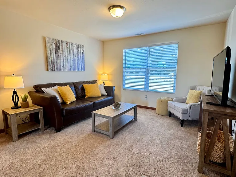Eagle View Luxury Apartments — Photo 35