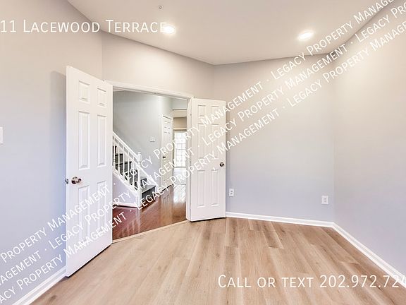 3rd image of 811 Lacewood Ter