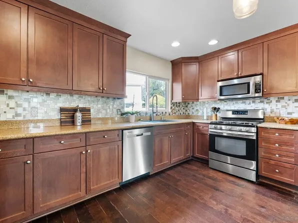 106 Walnut Dr, Chula Vista, CA 91911