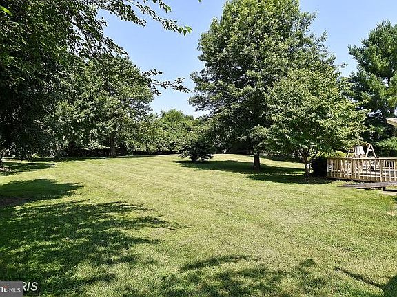 3rd image of 4800 Maurine Ct