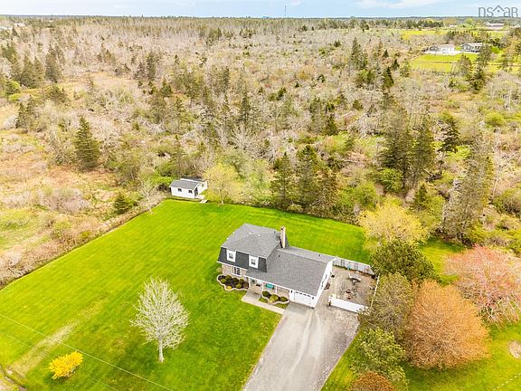 4th image of 19 Goodwin Dr