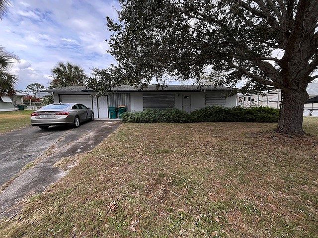 1st image of 9853 Honeysuckle Dr