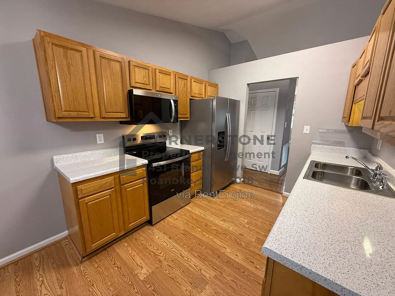 3 bed, 3.0 bath, 2048 sqft, $2,490 — Photo 2