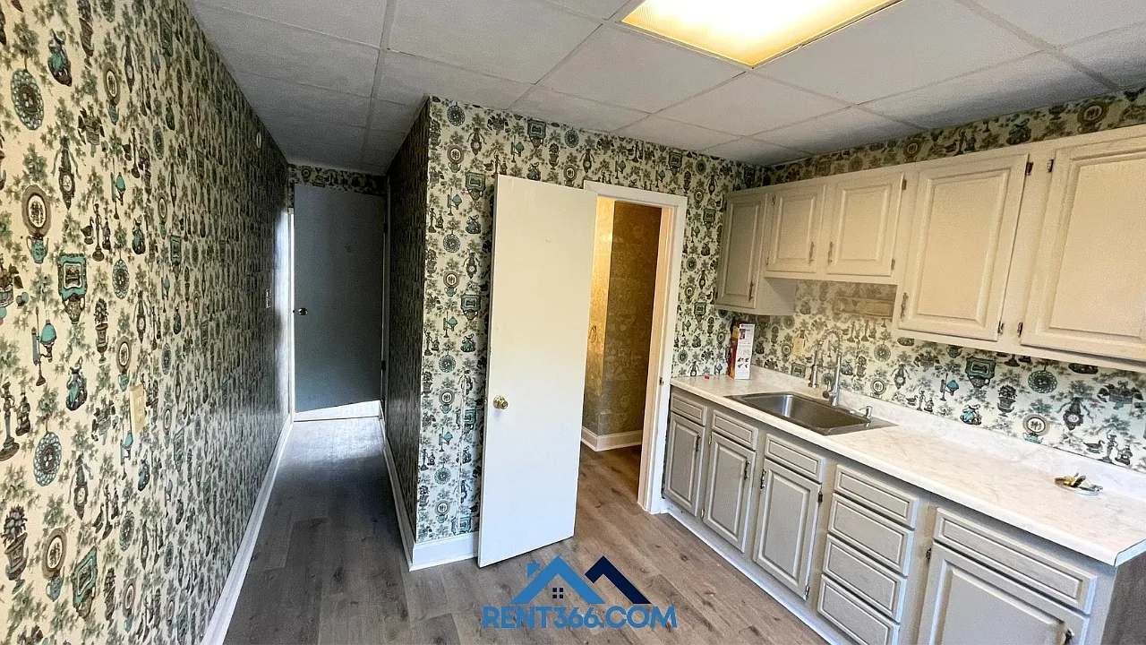 1 bed, $895 — Photo 4