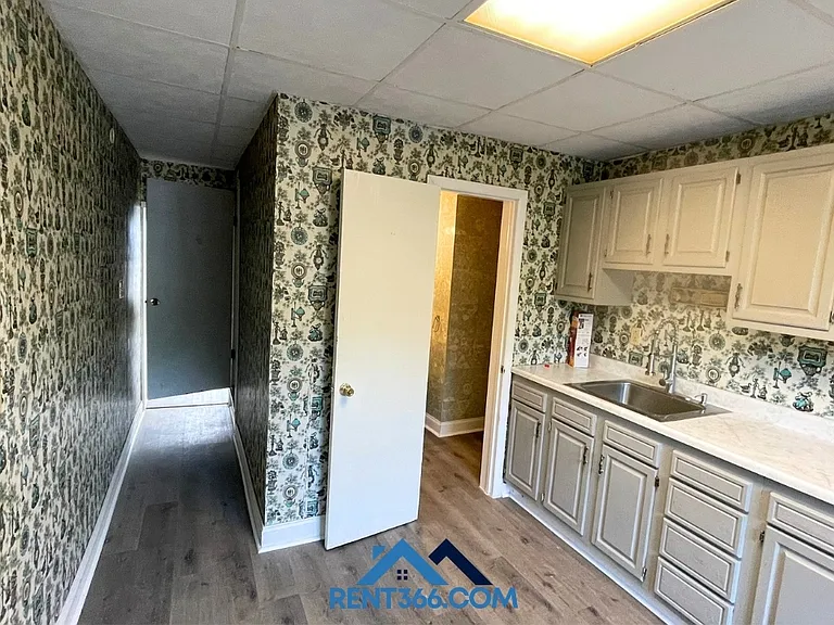 929 Center St #3 — Photo 13