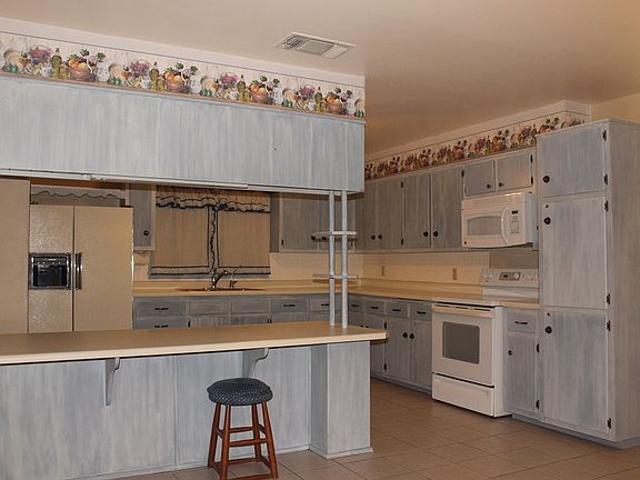4th image of 1408 Royalty Ave