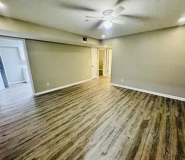 5422 Monaco Dr — Photo 2