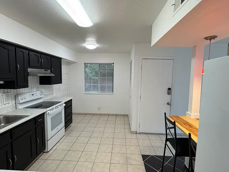 1896 W Homestead Farms Ln — Photo 8