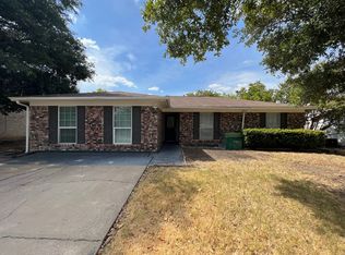 704 Lynne Ln, Burleson, TX 76028