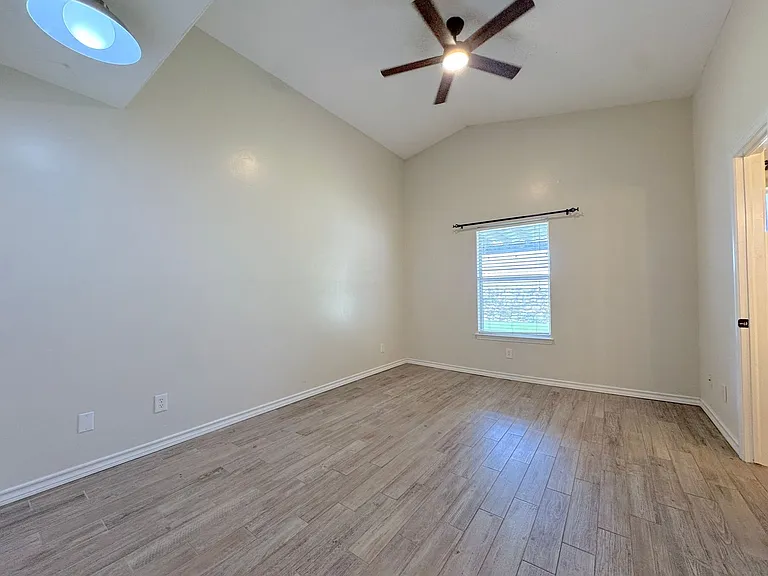 848 Sunset Park Dr — Photo 17