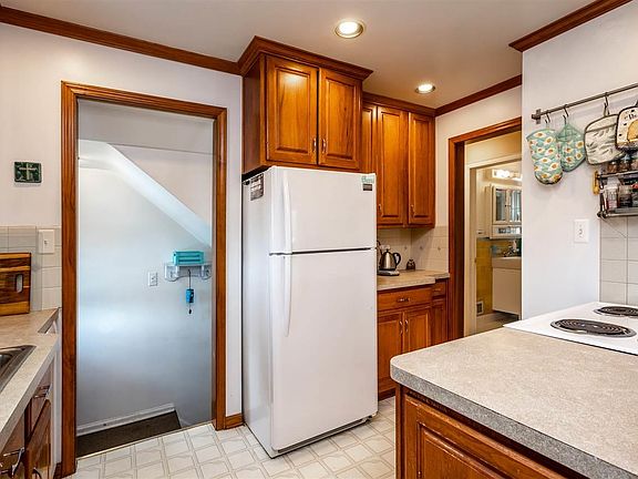 5th image of 1767 Kenmore Dr