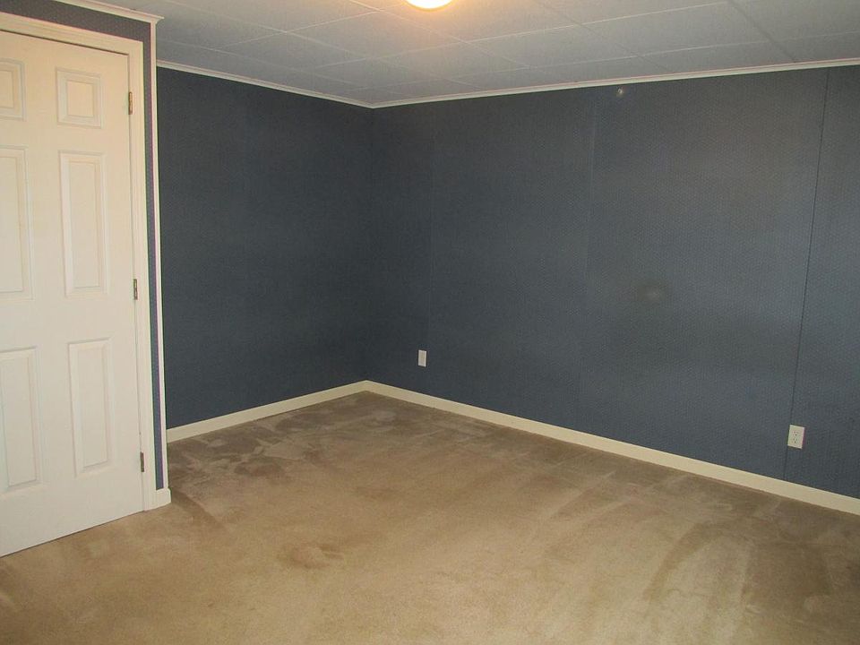 2nd image of 188 Maple St APT A