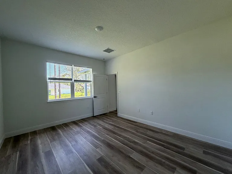 1852 W Quaker Ln — Photo 23