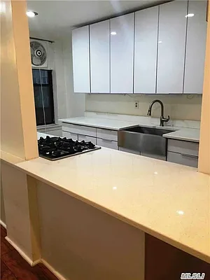 Sold by Winzone Realty Inc | media 2