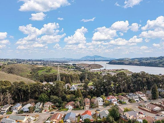 3rd image of 311 Seahorse Drive