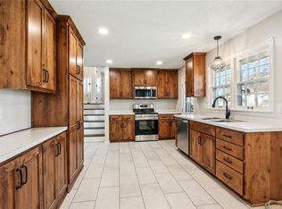 400 SW Stratford Rd, Lees Summit, MO 64081