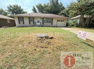 110 SW Moore Ct, Blue Springs, MO 64014