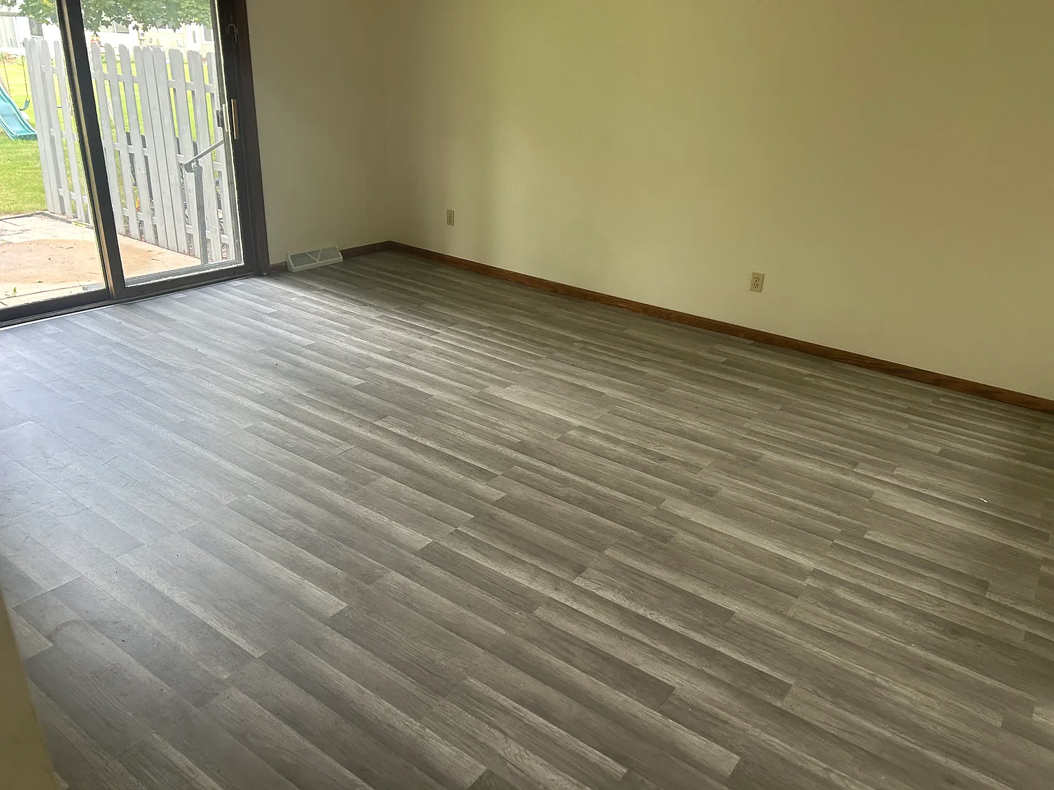 3 bed, 1200 sqft, $2,100 — Photo 3