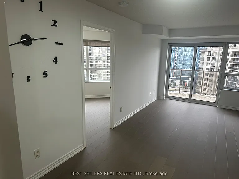 25 Kingsbridge Garden Cir #2321 — Photo 2