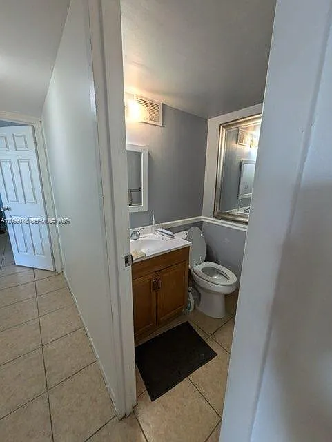 Desoto Park Condo — Photo 2