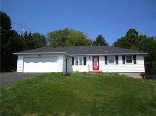 2 Pebble Hill Rd, Fairport, NY 14450