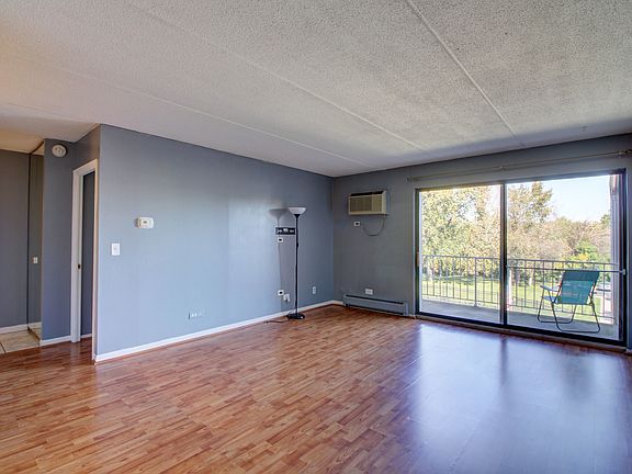 2nd image of 300 W Fullerton Ave APT 319
