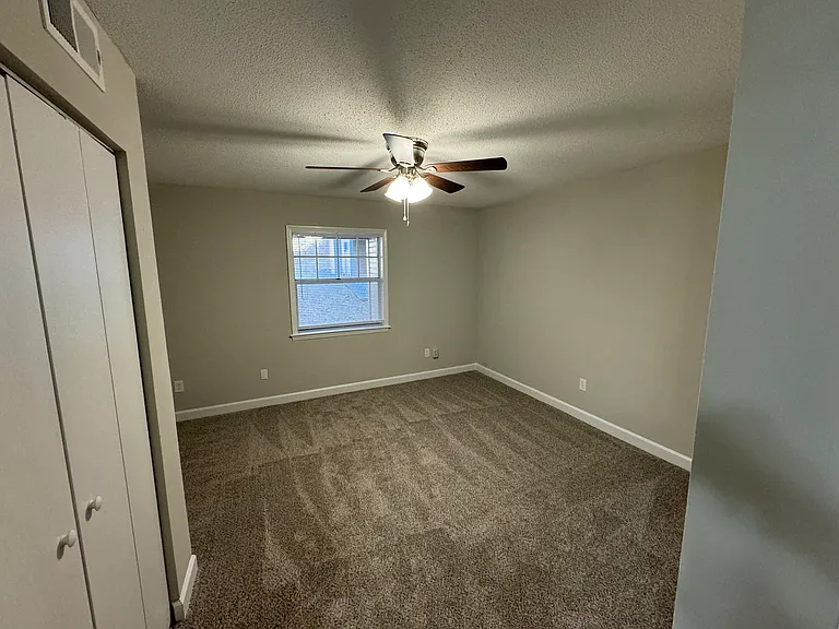 Avery Close Condominiums — Photo 57