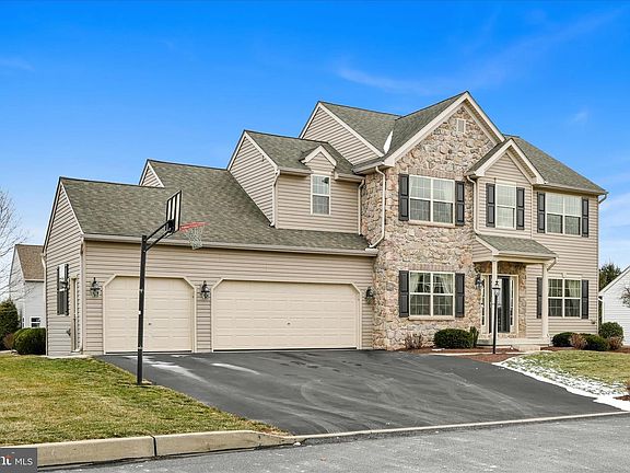 4th image of 36 Pembrooke Ln #L-0108