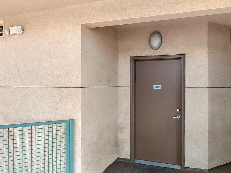 1313 S Clarkson St #202 — Photo 4