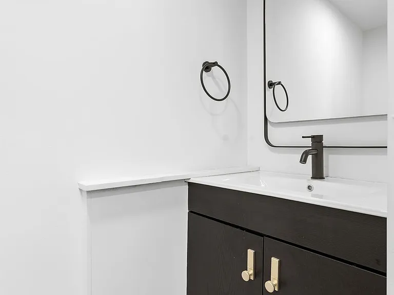 92 Chelsea St #1 — Photo 6