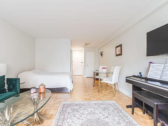 3rd image of 321 E 48th St APT 8K