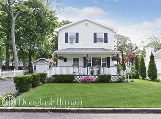 43 Olive St, Lake Grove, NY 11755