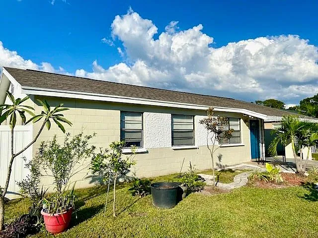 3 bed, 1.5 bath, 1345 sqft, $2,600 — Photo 2