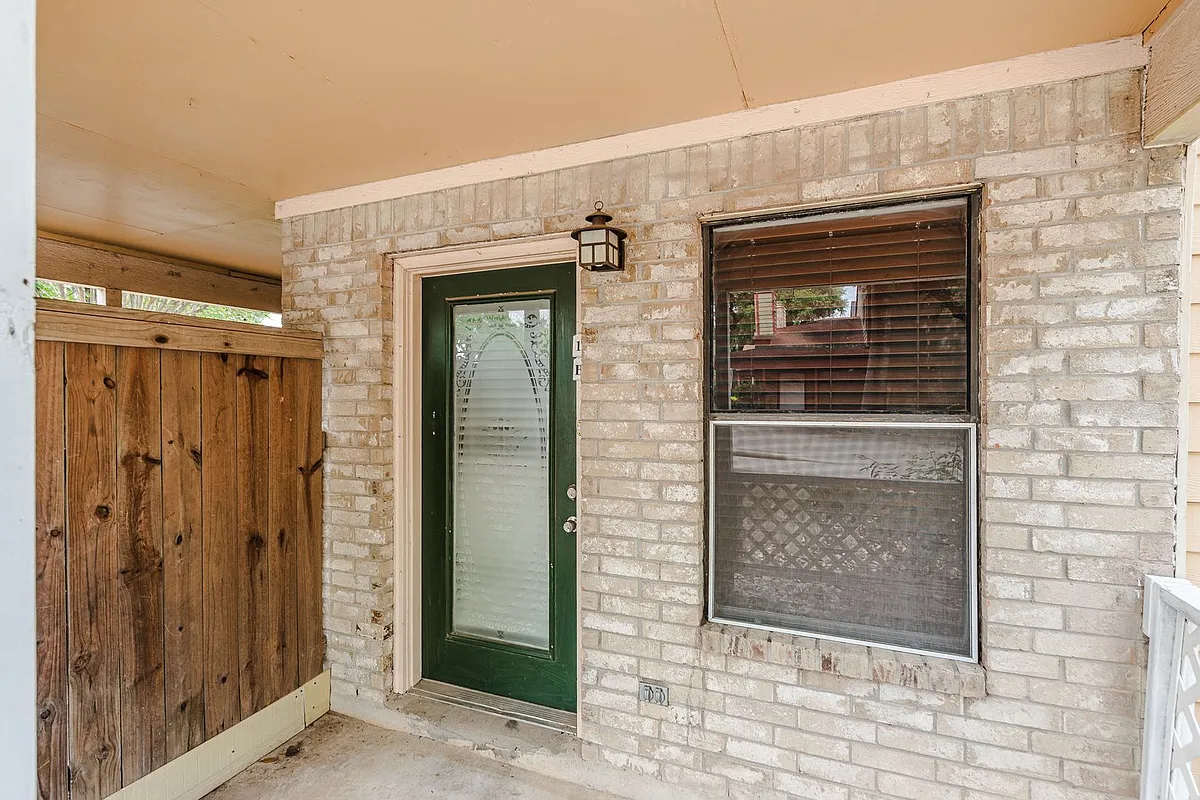 Building Photo - 7825 Beauregard Cir